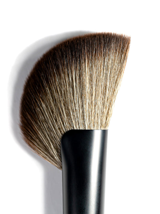 C40 Contour Brush - Brocha de Contorno / Bronzer